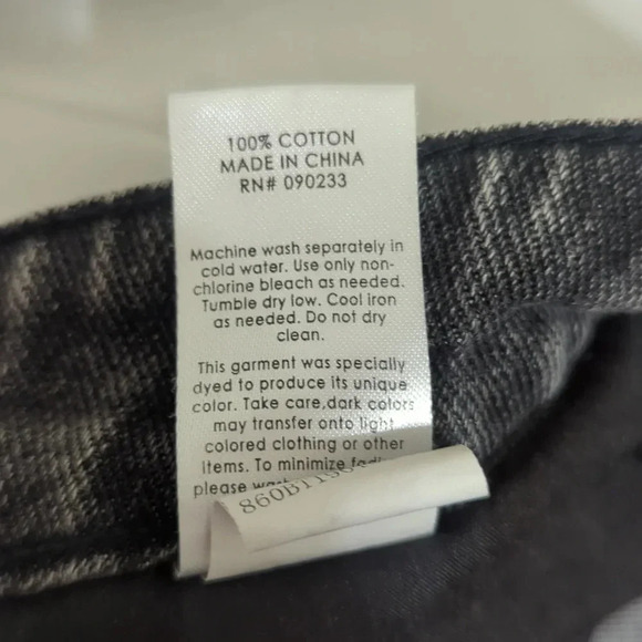 PacSun Mom Jean, Color Beverly Wash Size 28 - Picture 16 of 16